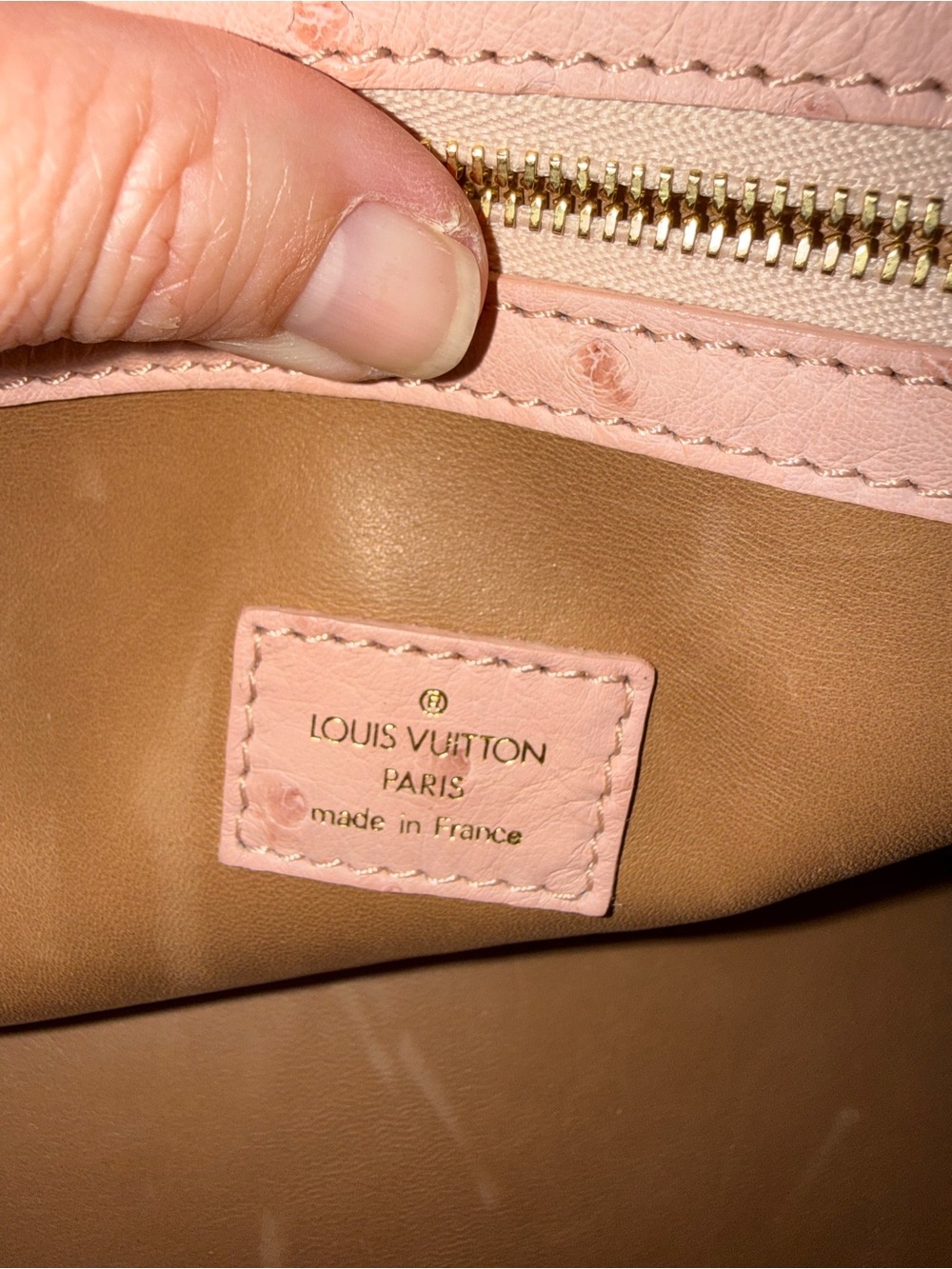 Louis Vuitton Pink Speedy Ostrich-Textured Top Handle Bag. Incredibly rare. - Picture 11 of 15